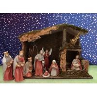 Crèche de Noël : cabane avec lumière + 11 personnages de 17 cm(50x23x35cm)